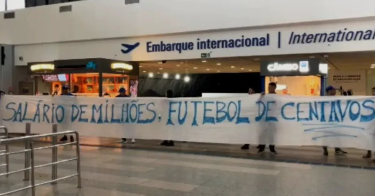 Fortaleza: Torcida Cobra Elenco Após Eliminação e Protesto Intenso no CT