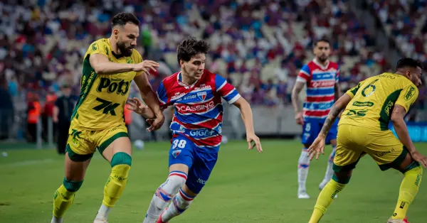 Fortaleza Afunda na Série A: Análise do Gol Bizarro e Luta Pelo Rebaixamento