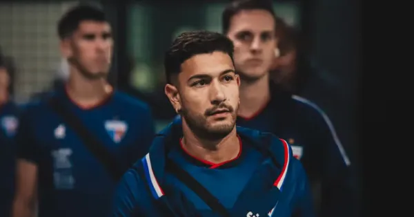 Lateral Mancuso Deixa o Fortaleza para Retornar ao Futebol Argentino