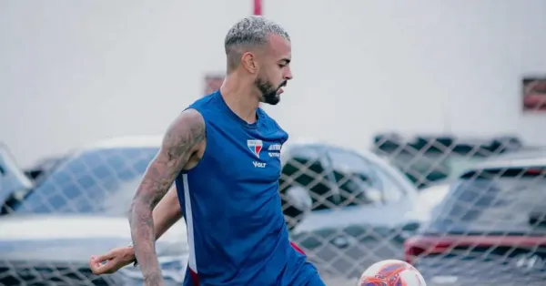 Pierre treina com bola e pode reforçar o Fortaleza no Clássico-Rei contra o Ceará