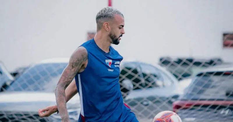 Pierre treina com bola e pode reforçar o Fortaleza no Clássico-Rei contra o Ceará