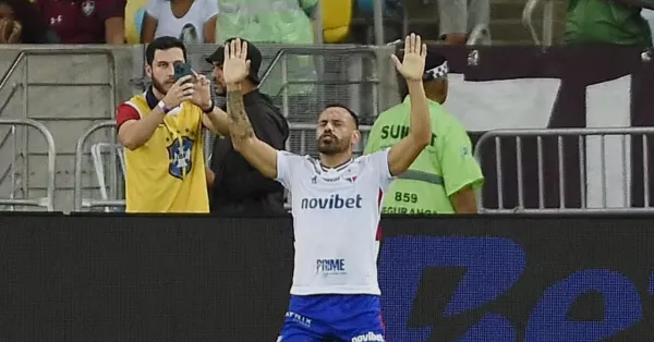 Santos Negocia Atacante Moisés do Fortaleza: Detalhes da Transferência